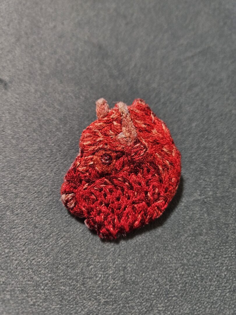 Realistyczny haft żubra - patrona banku