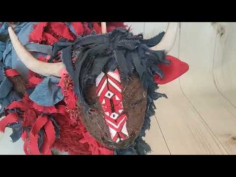 Żubr -lalka teatralna