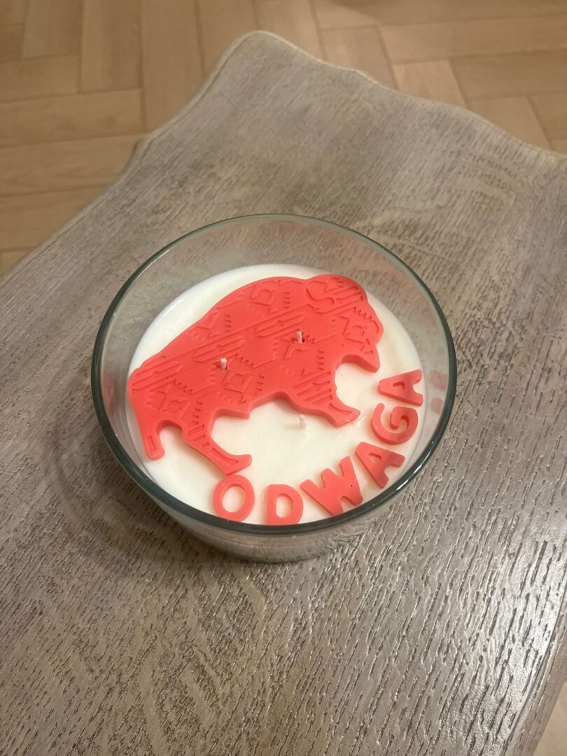 Świeca wykonana z naturalnego wosku sojowego